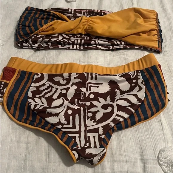 Stylish Brown and gold bikini - Picture 2 of 3